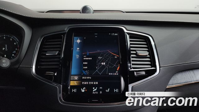Volvo XC90 2022 — photo 14