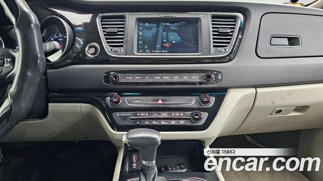 Kia Canival 2019 — photo 16