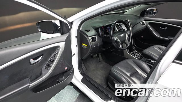 Hyundai i30 2016 — photo 11