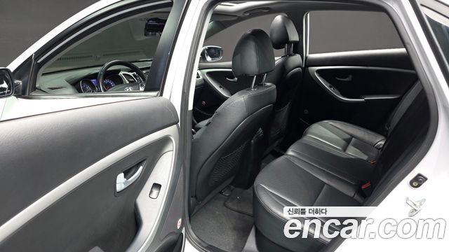 Hyundai i30 2016 — photo 12