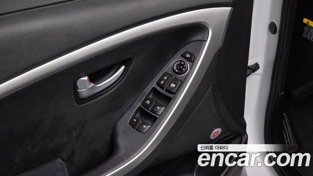 Hyundai i30 2016 — photo 17