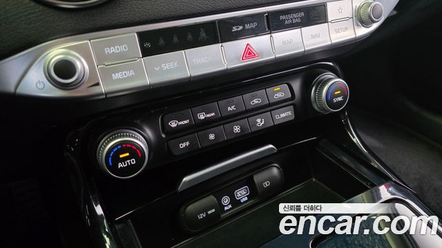 Kia Stinger 2018 — photo 17
