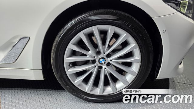 BMW 5-Series 2020 — photo 5