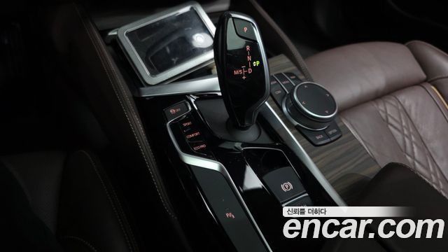 BMW 5-Series 2020 — photo 9
