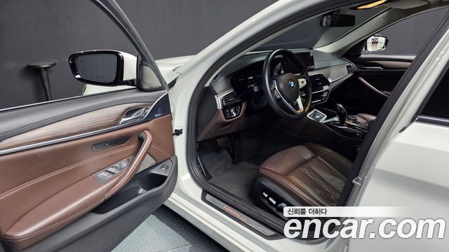 BMW 5-Series 2020 — photo 10