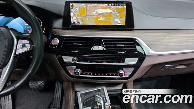 BMW 5-Series 2020 — photo 14