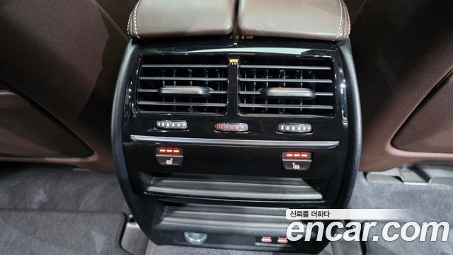 BMW 5-Series 2020 — photo 19