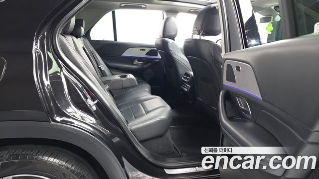 Mercedes-Benz GLE-Class 2020 — photo 12