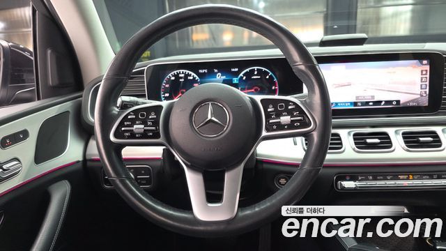 Mercedes-Benz GLE-Class 2020 — photo 13