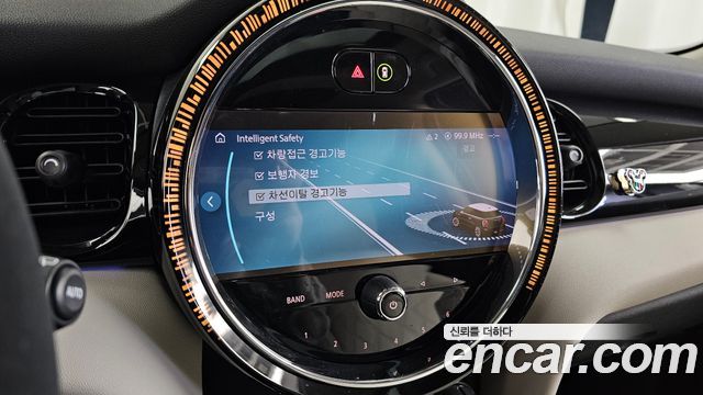 Mini Cooper 2023 — photo 16