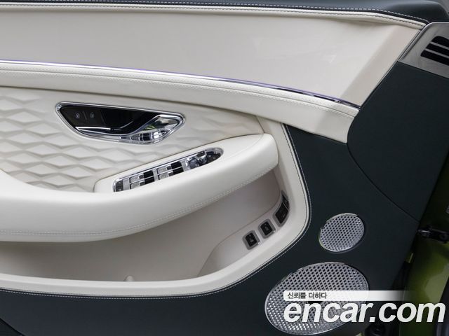 Bentley Continental 2025 — photo 16