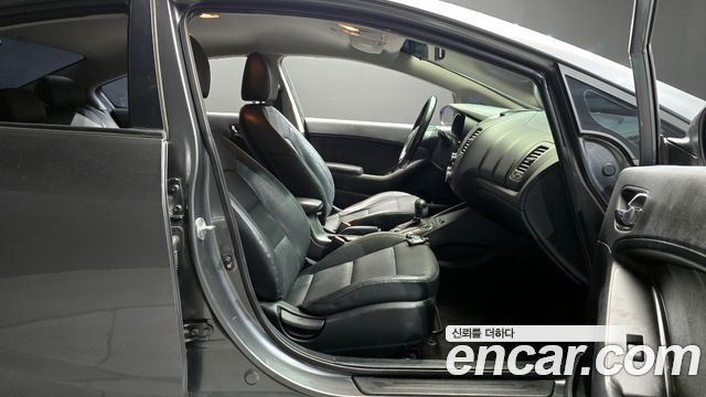Kia K3 2015 — photo 10