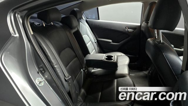 Kia K3 2015 — photo 12