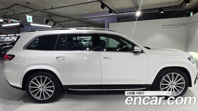 Mercedes-Benz GLS-Class 2025 — photo 9