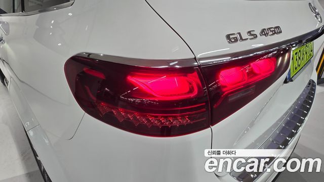 Mercedes-Benz GLS-Class 2025 — photo 13