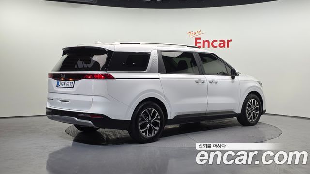 Kia Canival 2021 — photo 2