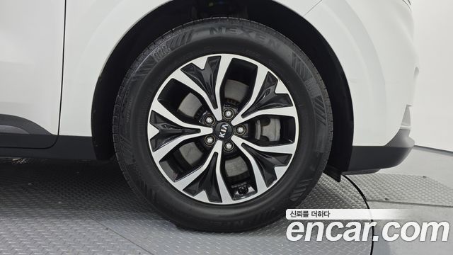Kia Canival 2021 — photo 5