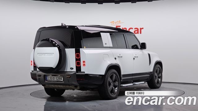 Land Rover Defender 2023 — photo 2