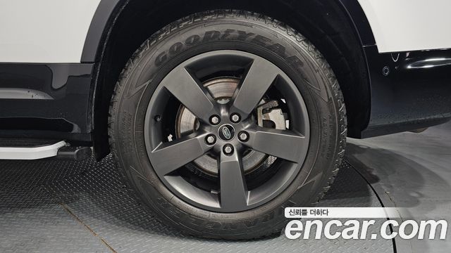 Land Rover Defender 2023 — photo 5