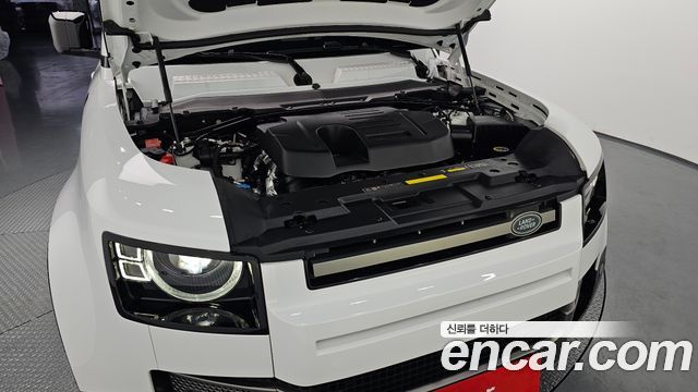 Land Rover Defender 2023 — photo 6