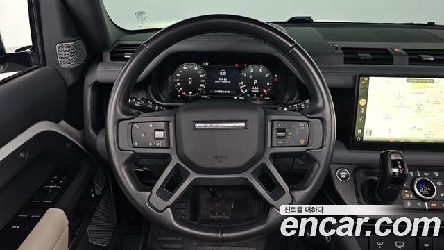 Land Rover Defender 2023 — photo 13