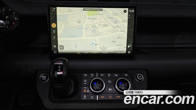 Land Rover Defender 2023 — photo 14