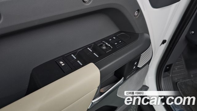 Land Rover Defender 2023 — photo 18