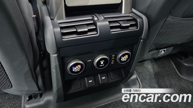 Land Rover Defender 2023 — photo 19