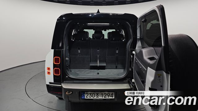 Land Rover Defender 2023 — photo 20