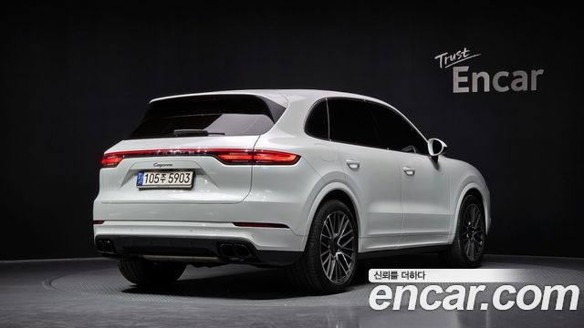 Porsche Cayenne 2019 — photo 2