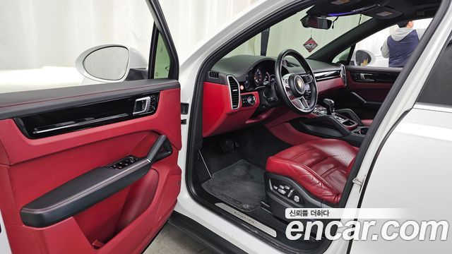 Porsche Cayenne 2019 — photo 10