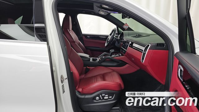 Porsche Cayenne 2019 — photo 11