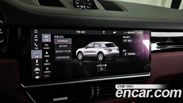 Porsche Cayenne 2019 — photo 16