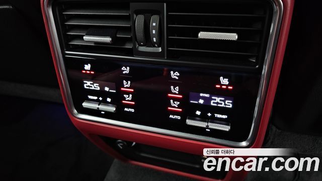 Porsche Cayenne 2019 — photo 19