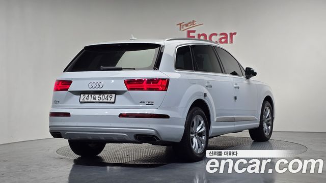 Audi Q7 2019 — photo 2