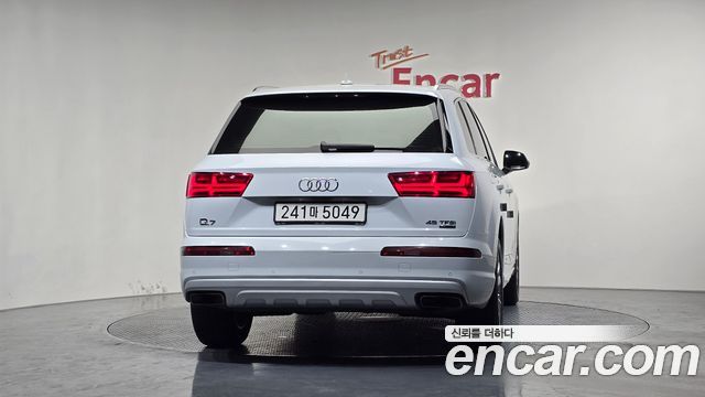 Audi Q7 2019 — photo 4