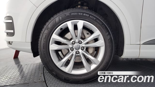 Audi Q7 2019 — photo 5