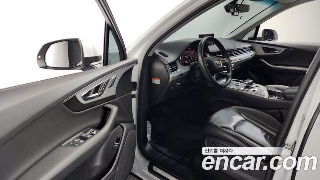 Audi Q7 2019 — photo 10