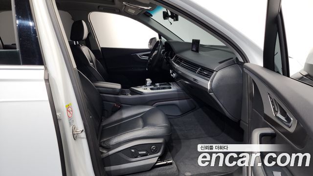 Audi Q7 2019 — photo 11