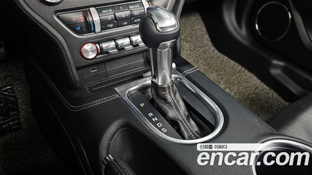 Ford Mustang 2020 — photo 9