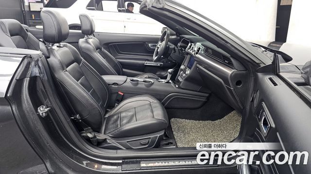 Ford Mustang 2020 — photo 11