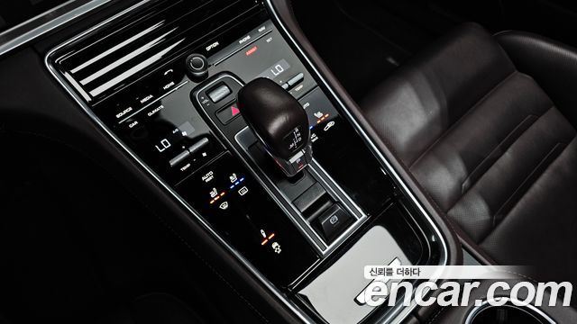 Porsche Panamera 2018 — photo 9