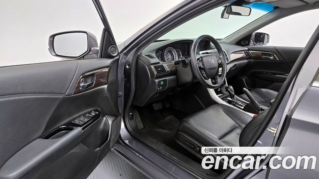 Honda Accord 2016 — photo 11