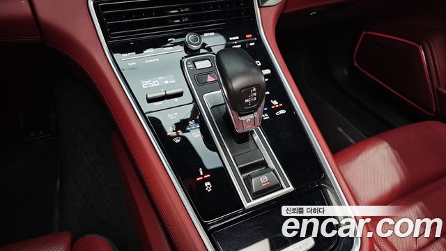 Porsche Panamera 2019 — photo 9