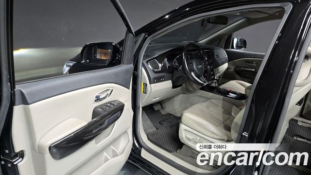 Kia Canival 2019 — photo 10