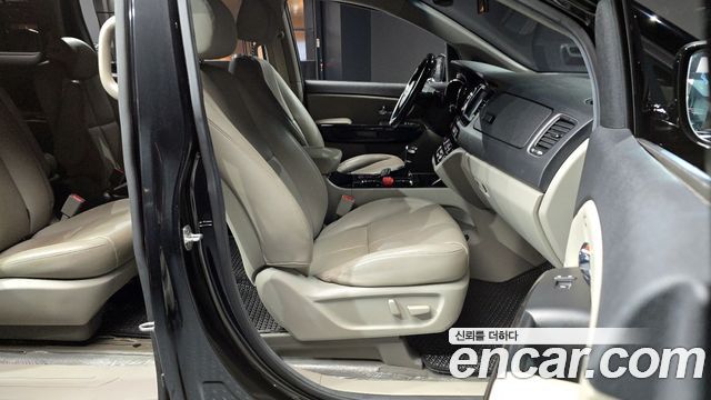 Kia Canival 2019 — photo 11