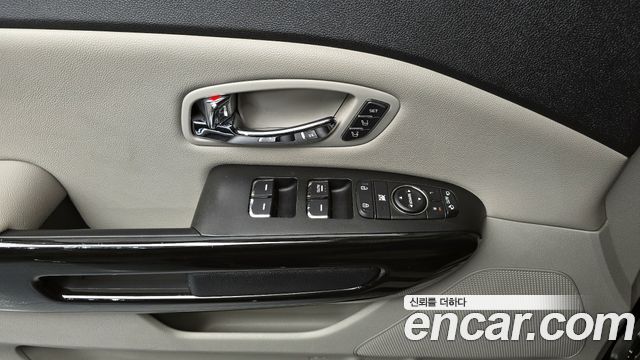 Kia Canival 2019 — photo 17
