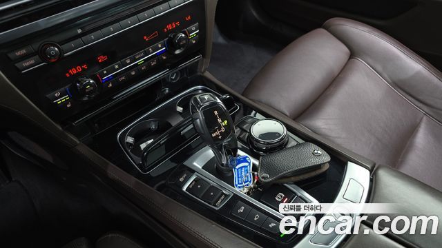 BMW 7-Series 2015 — photo 9