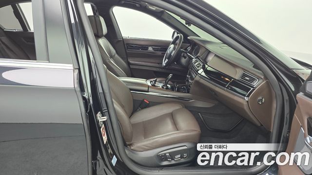 BMW 7-Series 2015 — photo 11