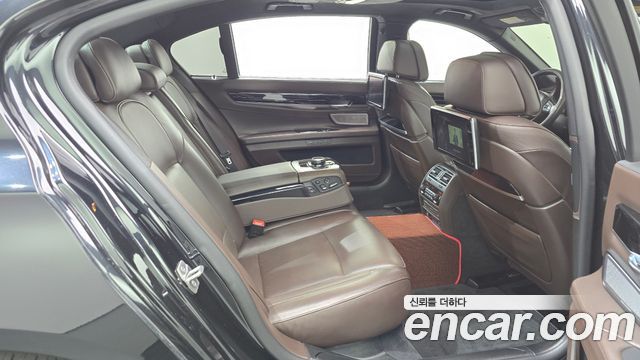 BMW 7-Series 2015 — photo 12